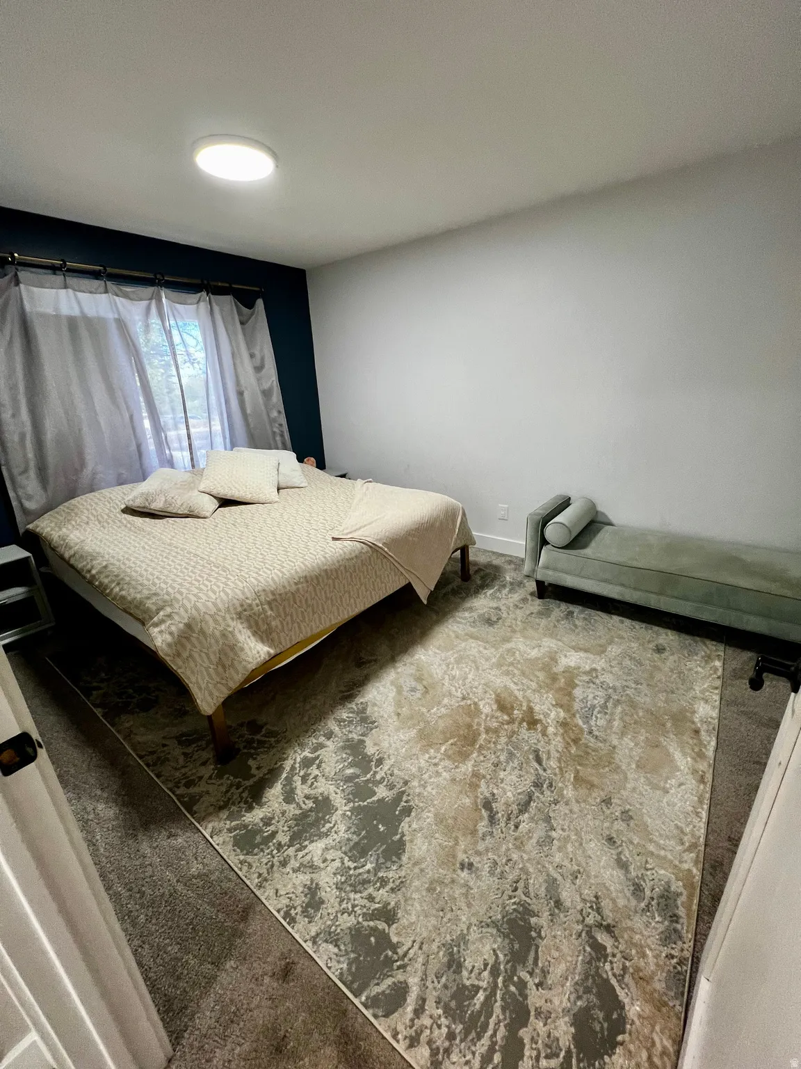 Recessed ceiling light fixture