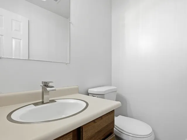 En suite 1/2 bathroom