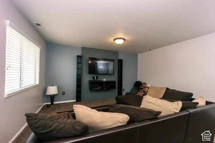 Neutral wall colors and a window with blinds