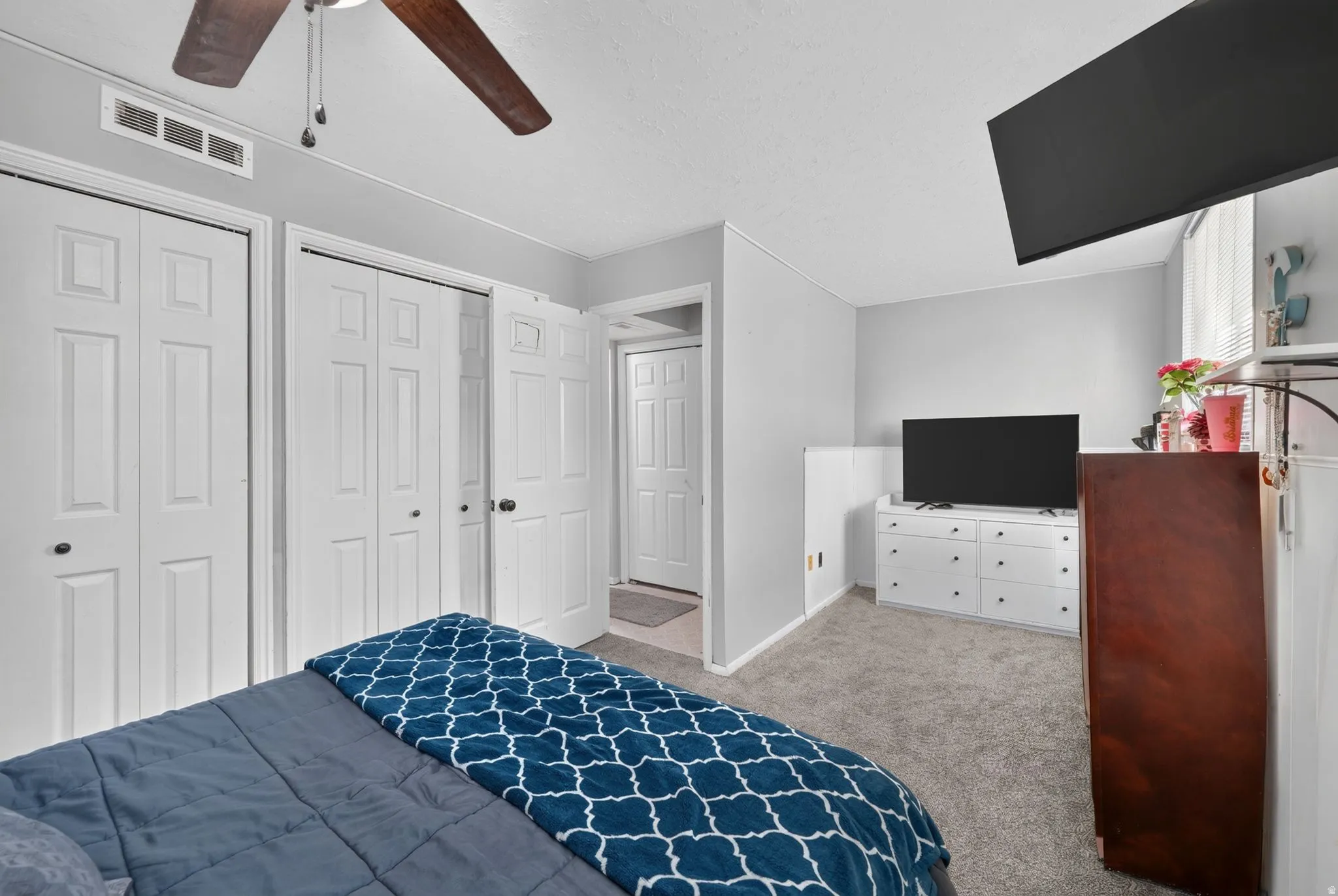 Recessed lighting and ceiling fan with wood-finish blades