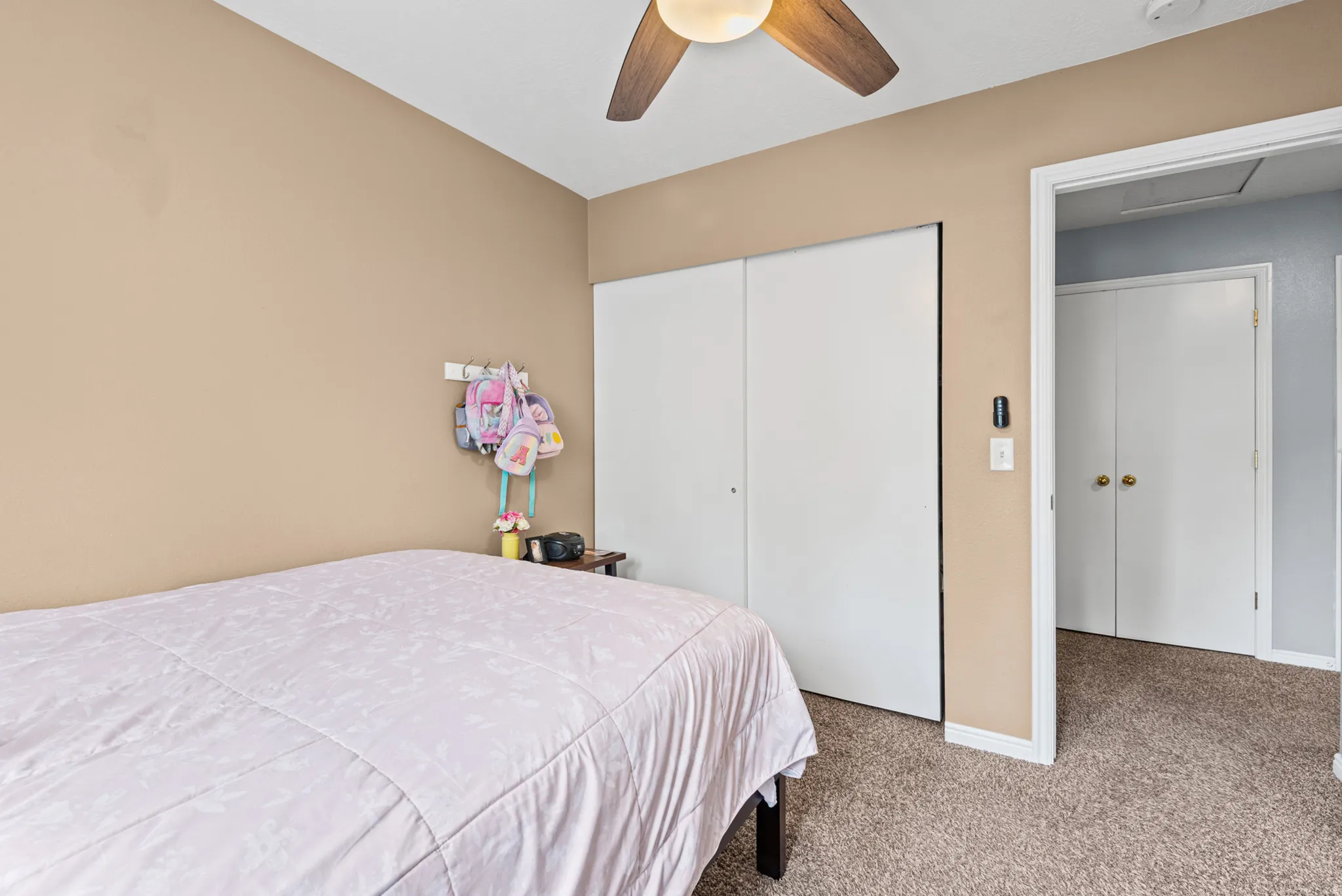 Wall-to-wall carpeting and neutral wall tones