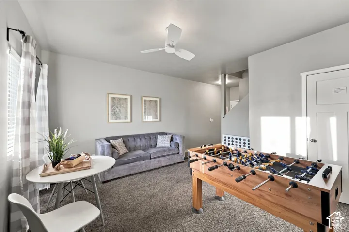 Recessed lighting, ceiling fan, and carpet flooring