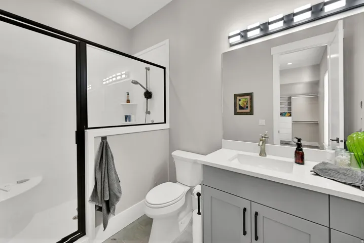 Shower with a built-in bench and a handheld showerhead