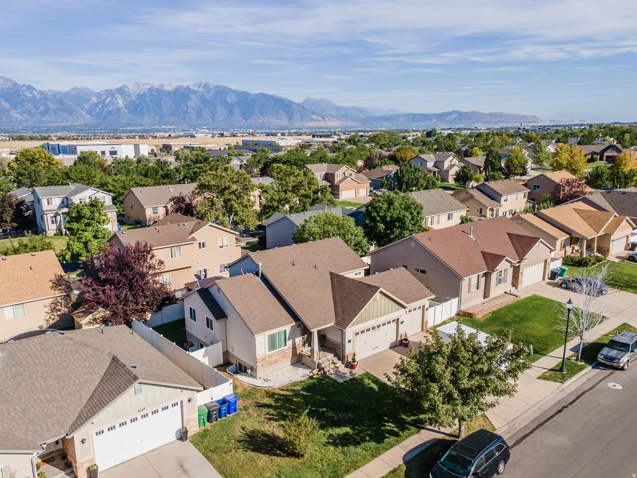 Beautiful mountain views and neighborhood.