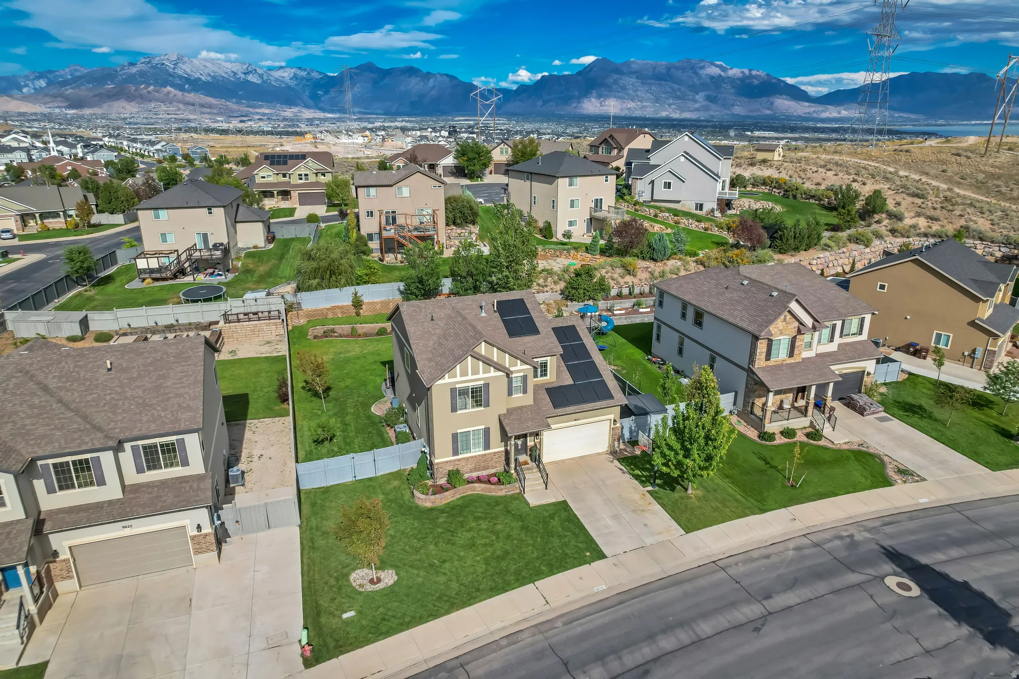 Residential neighborhood with a mountainous backdrop, featuring multiple multi-story homes