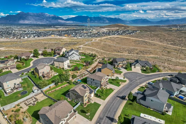 Residential neighborhood featuring a cul-de-sac, paved streets, and landscaped lots
