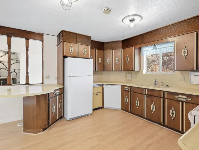 6082 S Main St, Murray, Utah 84107