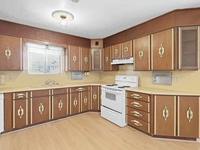 6082 S Main St, Murray, Utah 84107