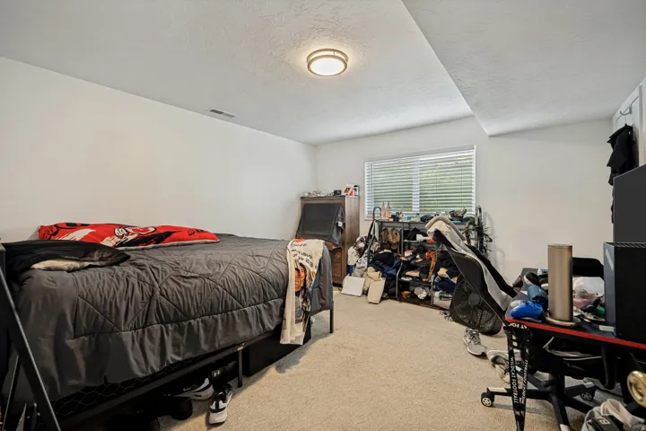 6711 - Basement bedroom 1