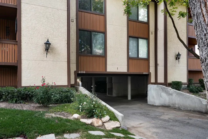 6886 S Countrywoods Cir #1d, Midvale, Utah 84047