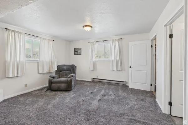 Walk-In Closet, private Bathroom