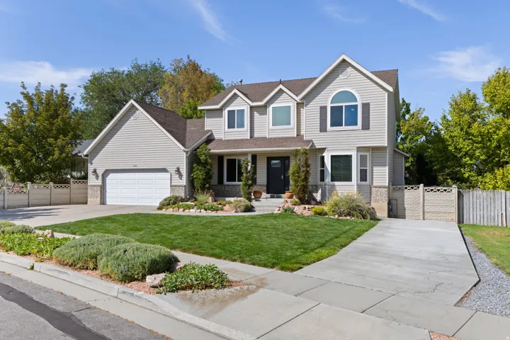 Beautifully Landscaped Front & Back