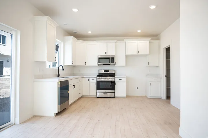 Kitchen/Pantry