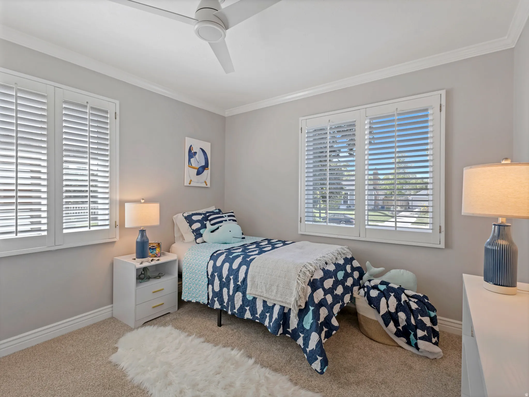 Recessed lighting, crown molding, double windows, and a ceiling fan