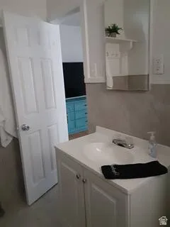 White vanity with integrated sink and chrome faucet