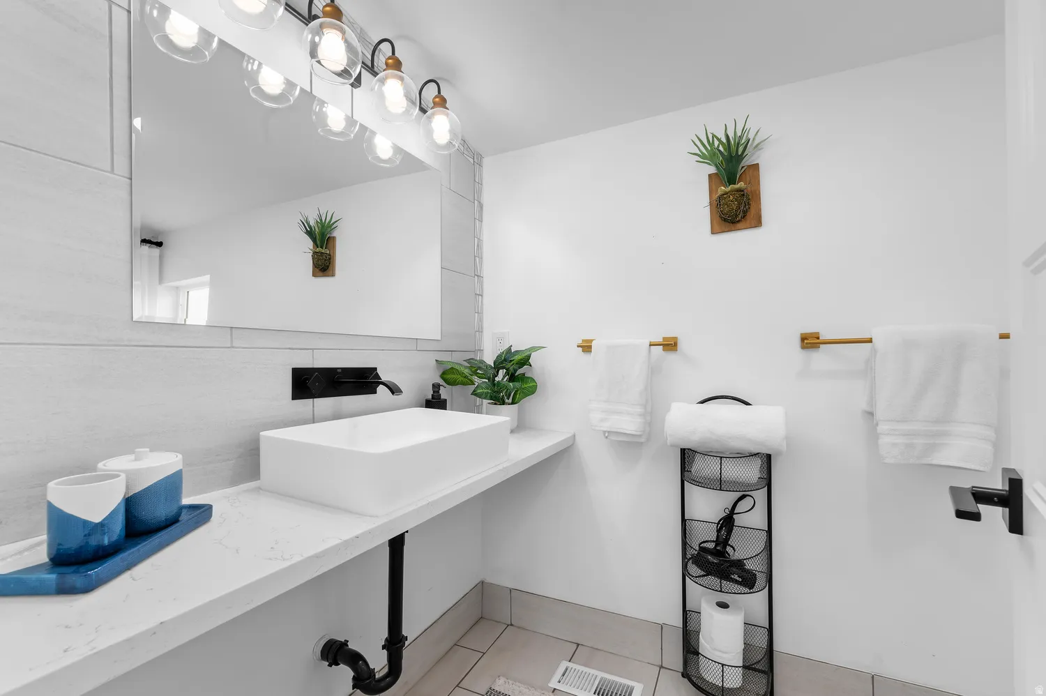 Guest house primary bathroom second floor