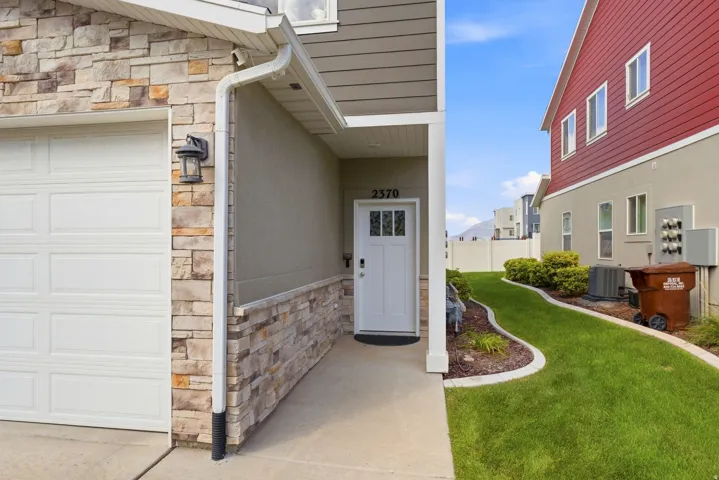 Stone veneer and siding exterior with an integrated garage