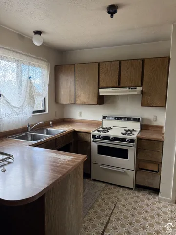 5883 S Blue Iron Way, Kearns, Utah 84118