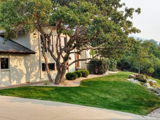 8 S Mountain Wood Ln, Sandy, Utah 84092