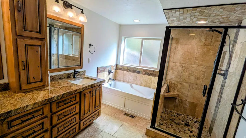 8 S Mountain Wood Ln, Sandy, Utah 84092