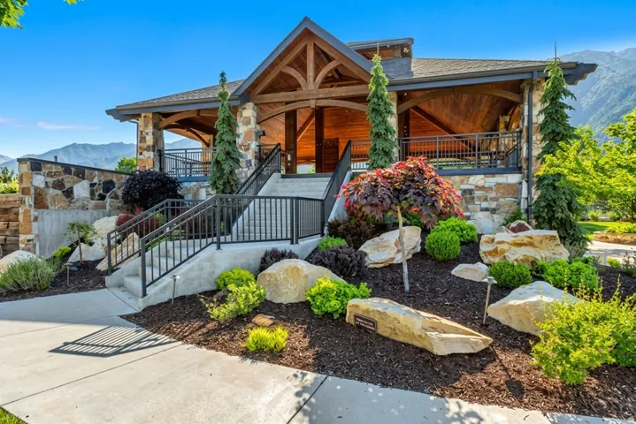 8 S Mountain Wood Ln, Sandy, Utah 84092
