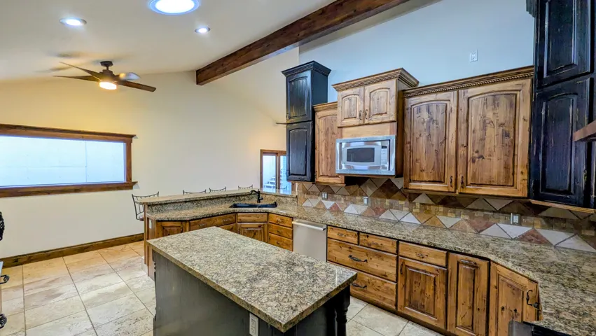 8 S Mountain Wood Ln, Sandy, Utah 84092