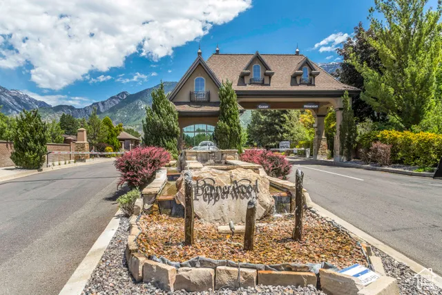 8 S Mountain Wood Ln, Sandy, Utah 84092