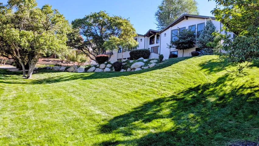 8 S Mountain Wood Ln, Sandy, Utah 84092