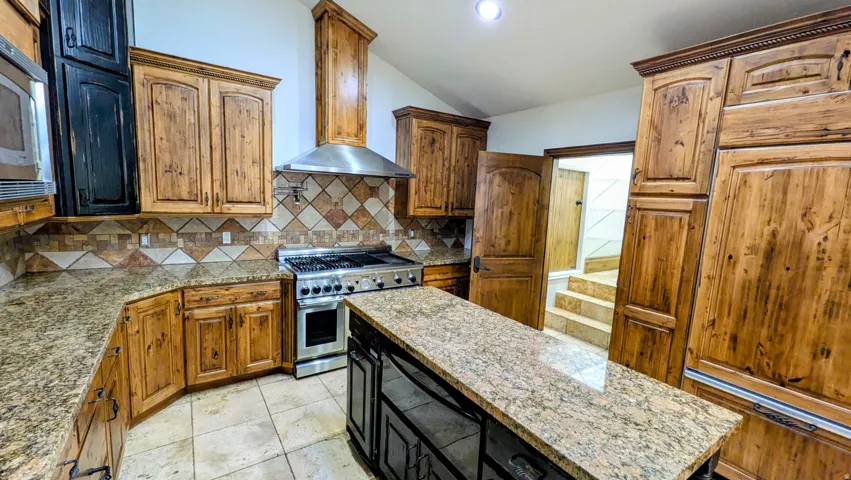8 S Mountain Wood Ln, Sandy, Utah 84092