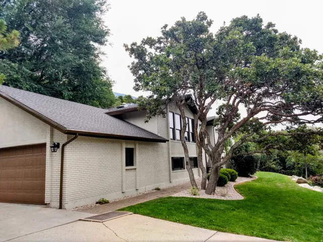 8 S Mountain Wood Ln, Sandy, Utah 84092