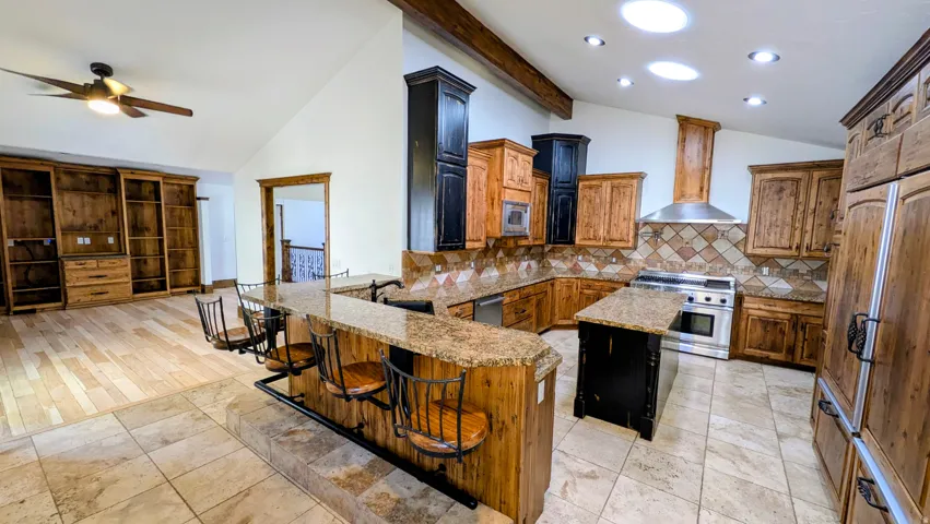 8 S Mountain Wood Ln, Sandy, Utah 84092