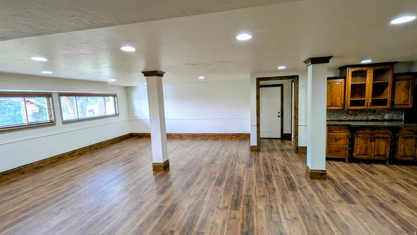 8 S Mountain Wood Ln, Sandy, Utah 84092