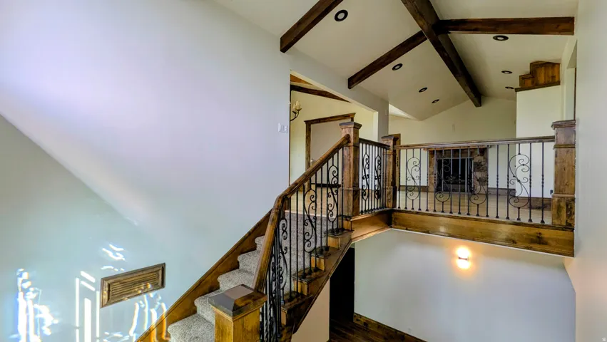 8 S Mountain Wood Ln, Sandy, Utah 84092