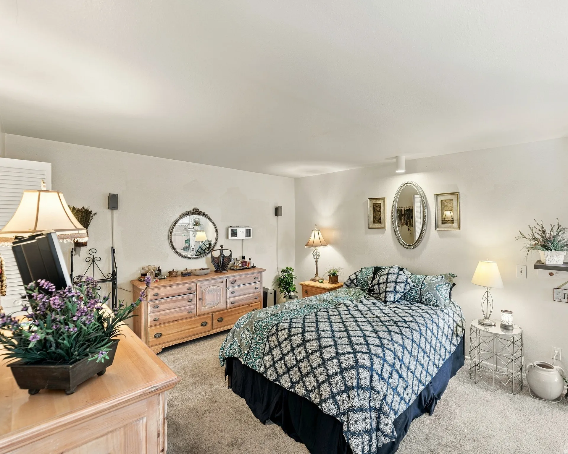 Carpeted flooring, recessed lighting, track lighting, and a built-in wall shelf