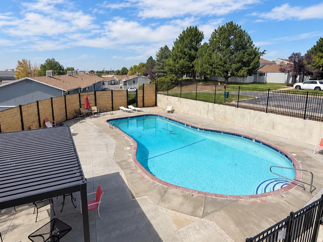 Swimming pool with integrated steps, surrounded by a concrete deck