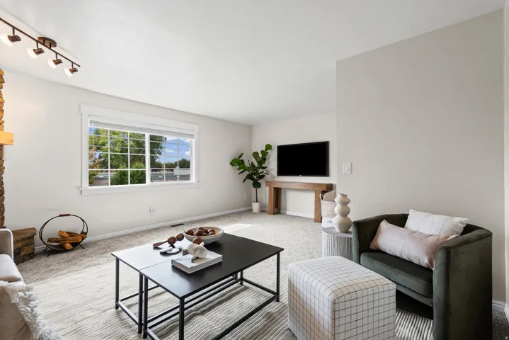 668 E Williamsburg Cir, Sandy, Utah 84070