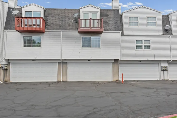 668 E Williamsburg Cir, Sandy, Utah 84070