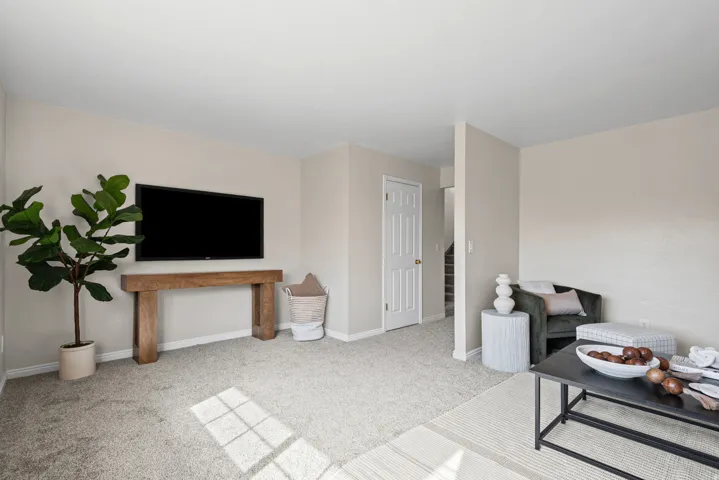 668 E Williamsburg Cir, Sandy, Utah 84070