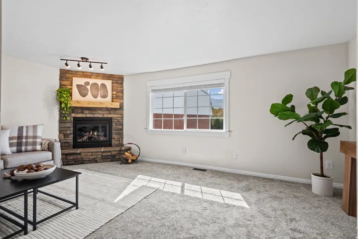 668 E Williamsburg Cir, Sandy, Utah 84070