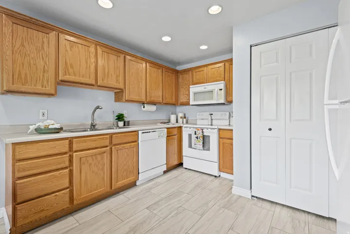 668 E Williamsburg Cir, Sandy, Utah 84070