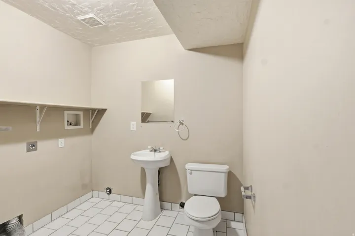 1932 N 810 W, Clinton, Utah 84015