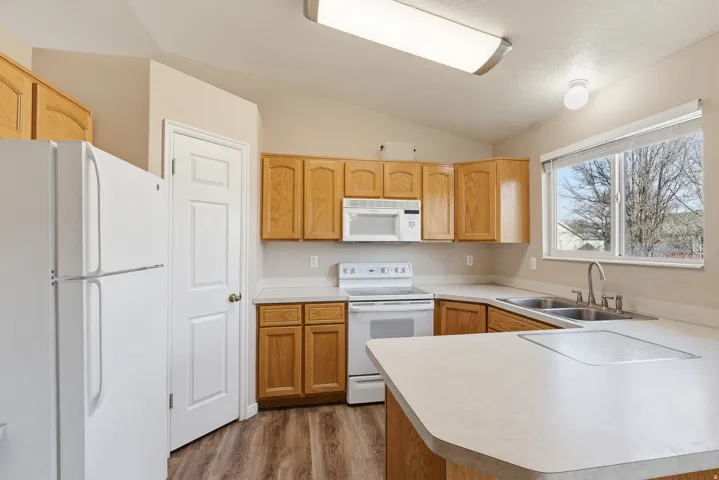 1932 N 810 W, Clinton, Utah 84015