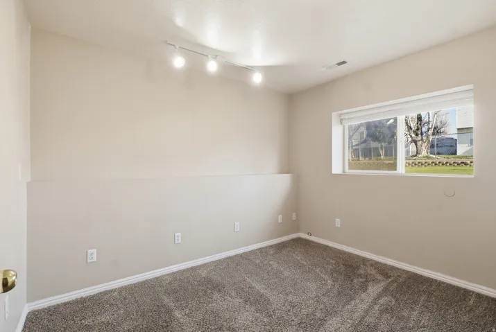 1932 N 810 W, Clinton, Utah 84015