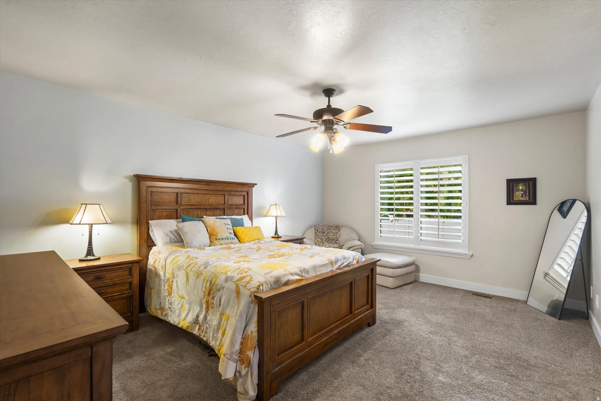 Recessed lighting and ceiling fan with integrated lighting