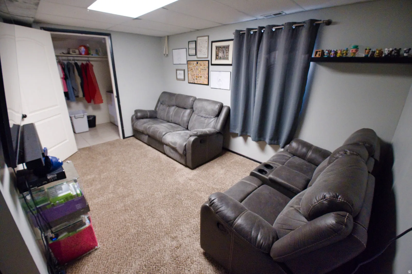 Carpeted flooring, recessed ceiling lighting, and a built-in wall shelf