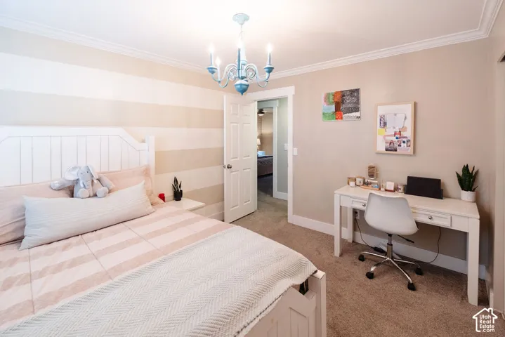 Crown molding and recessed lighting