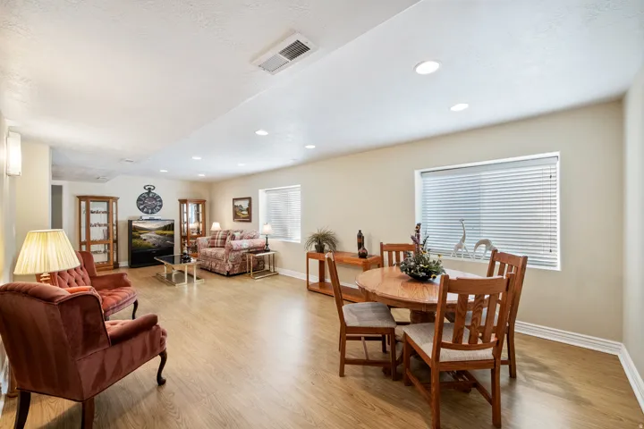 Recessed ceiling lighting, wall-mounted sconce lighting,LVP flooring, neutral paint palette, and blinds.