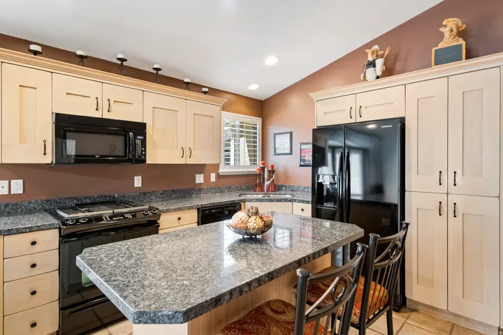 Beautiful granite countertops.