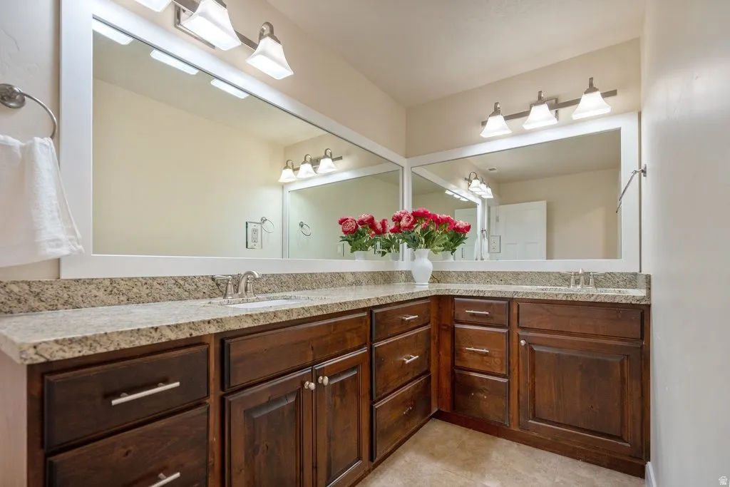 Awesome family bathroom!