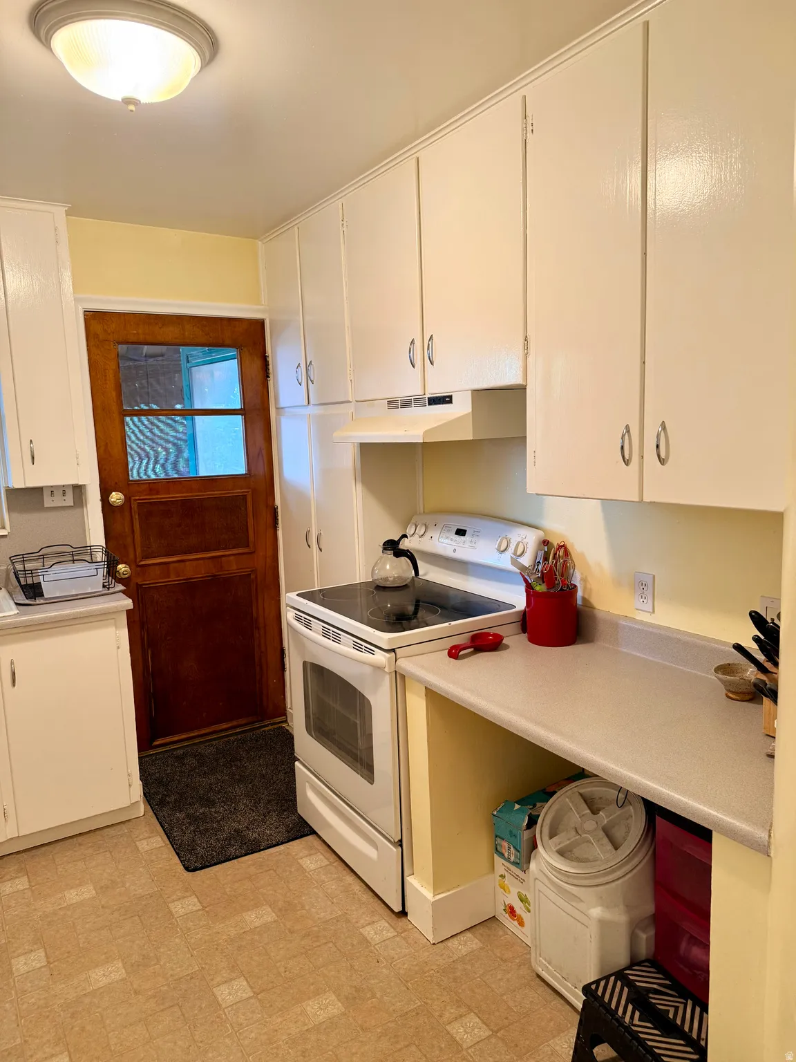 677 Kitchen